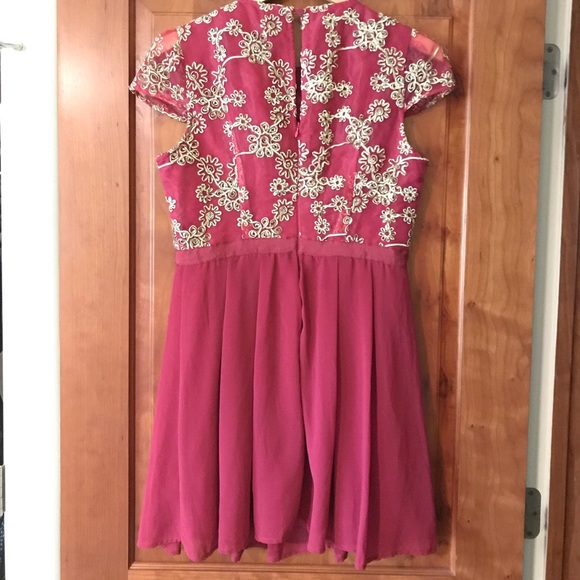 Fuchsia embroidered dress - Picture 2 of 2